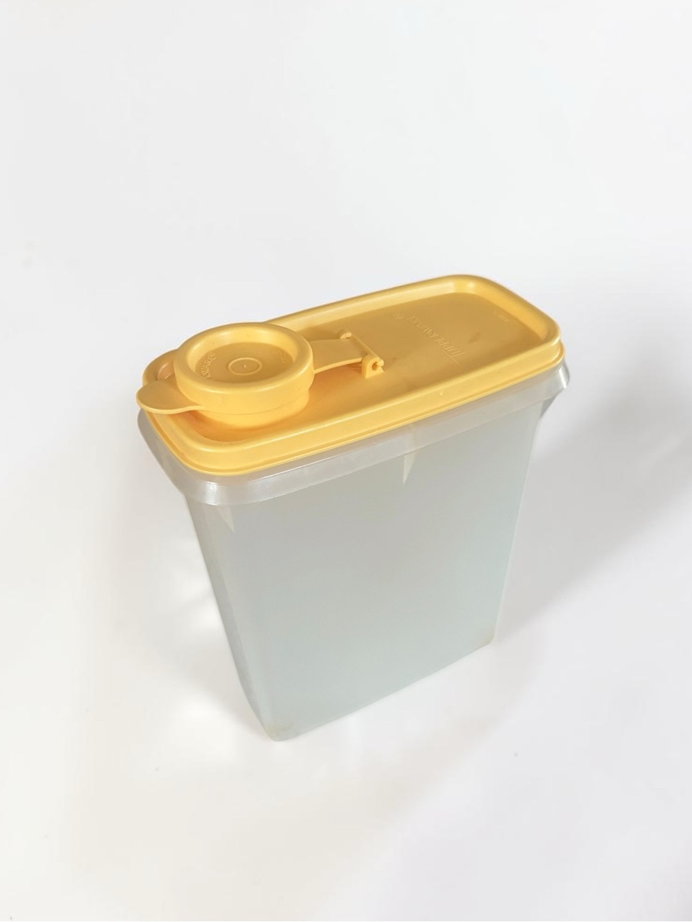Vintage Tupperware 499-7 Store N Pour Jr Cereal Keeper Yellow Lid 3.5 Cup